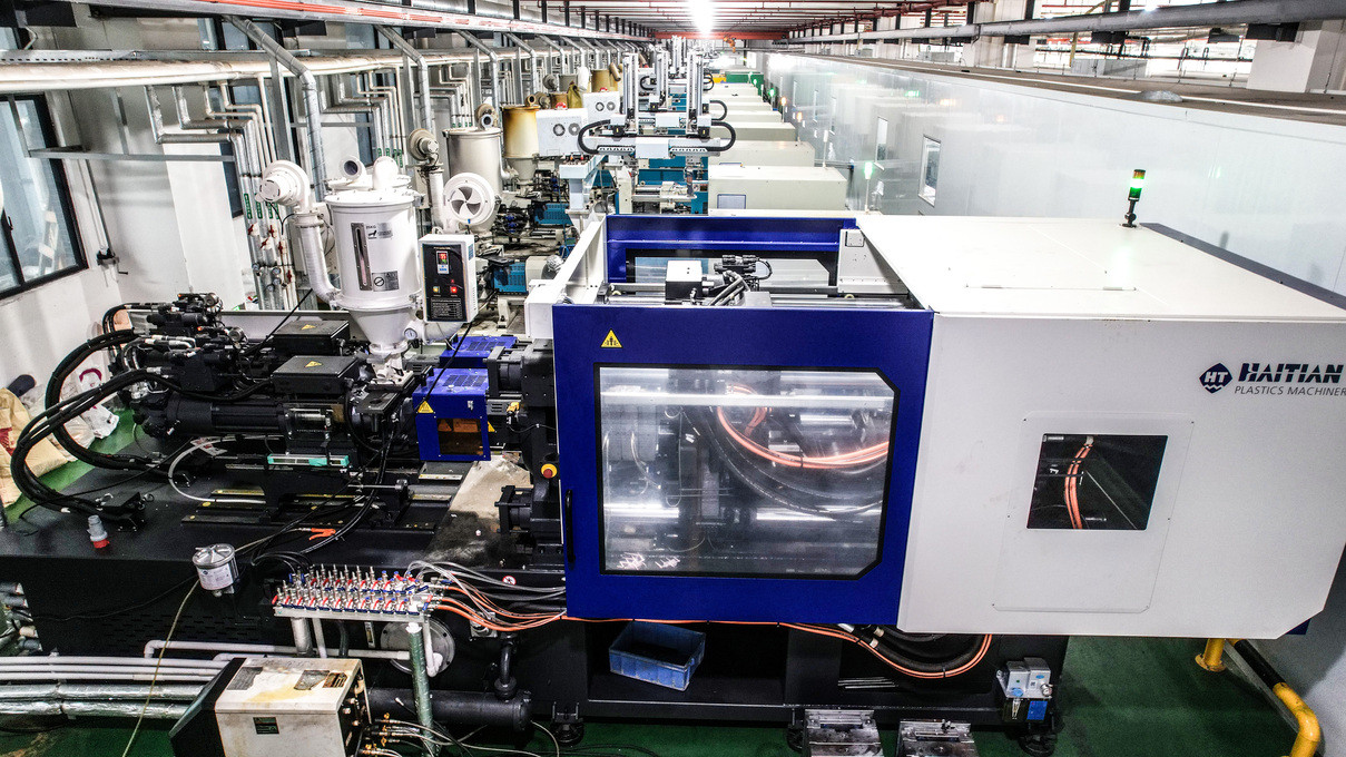 Manufacturing cost comparison chart showing 3D printing vs injection molding break even point